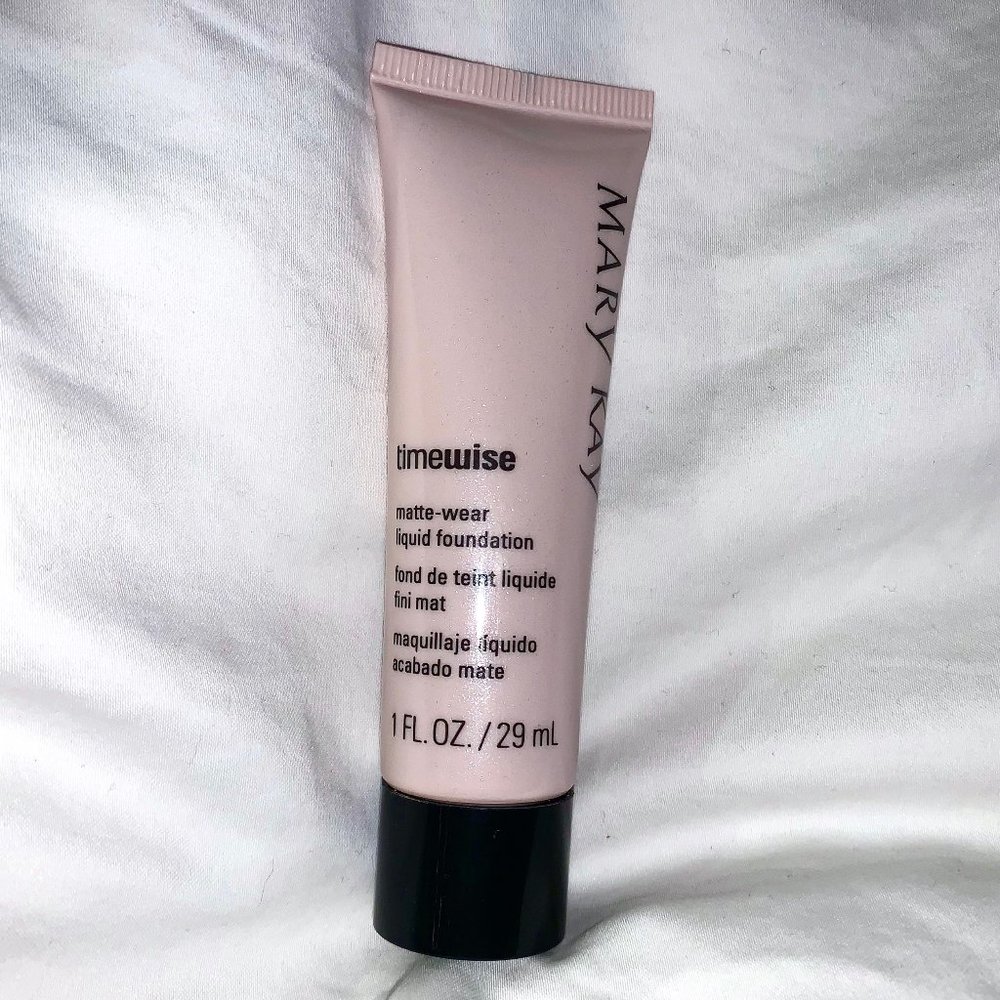 🔴SOLD🔴 B3 Timewise Matte-Wear Liquid Foundation